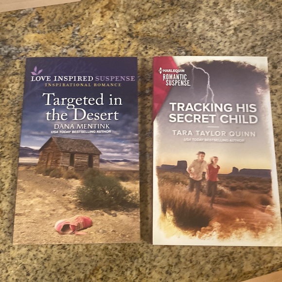 Dozen Harlequin books - Picture 5 of 7